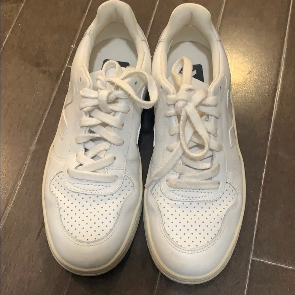 Veja V-10 Lace Up